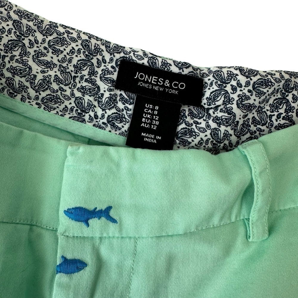 Jones & Co. Sherbet Green Embroidered Shark Flat-Front Classic Shorts, size 8 - Picture 2 of 7